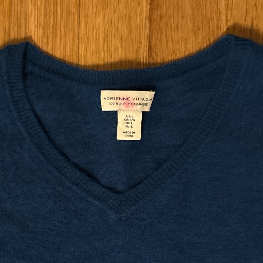 Adrienne Vittadini Women's Cashmere Deep Blue V-Neck Sweater